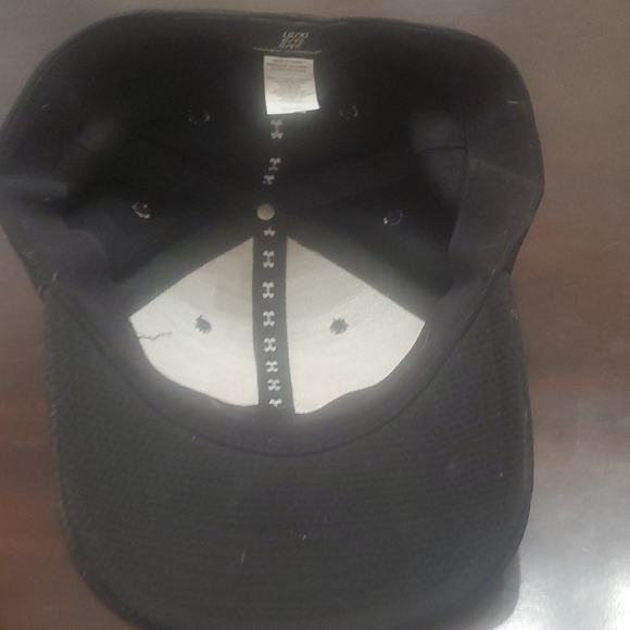 Under Armour Black Hat with Bright Orange Emblem - Picture 7 of 9